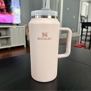Stanley 64 oz. Quencher H2.0 FlowState Tumbler